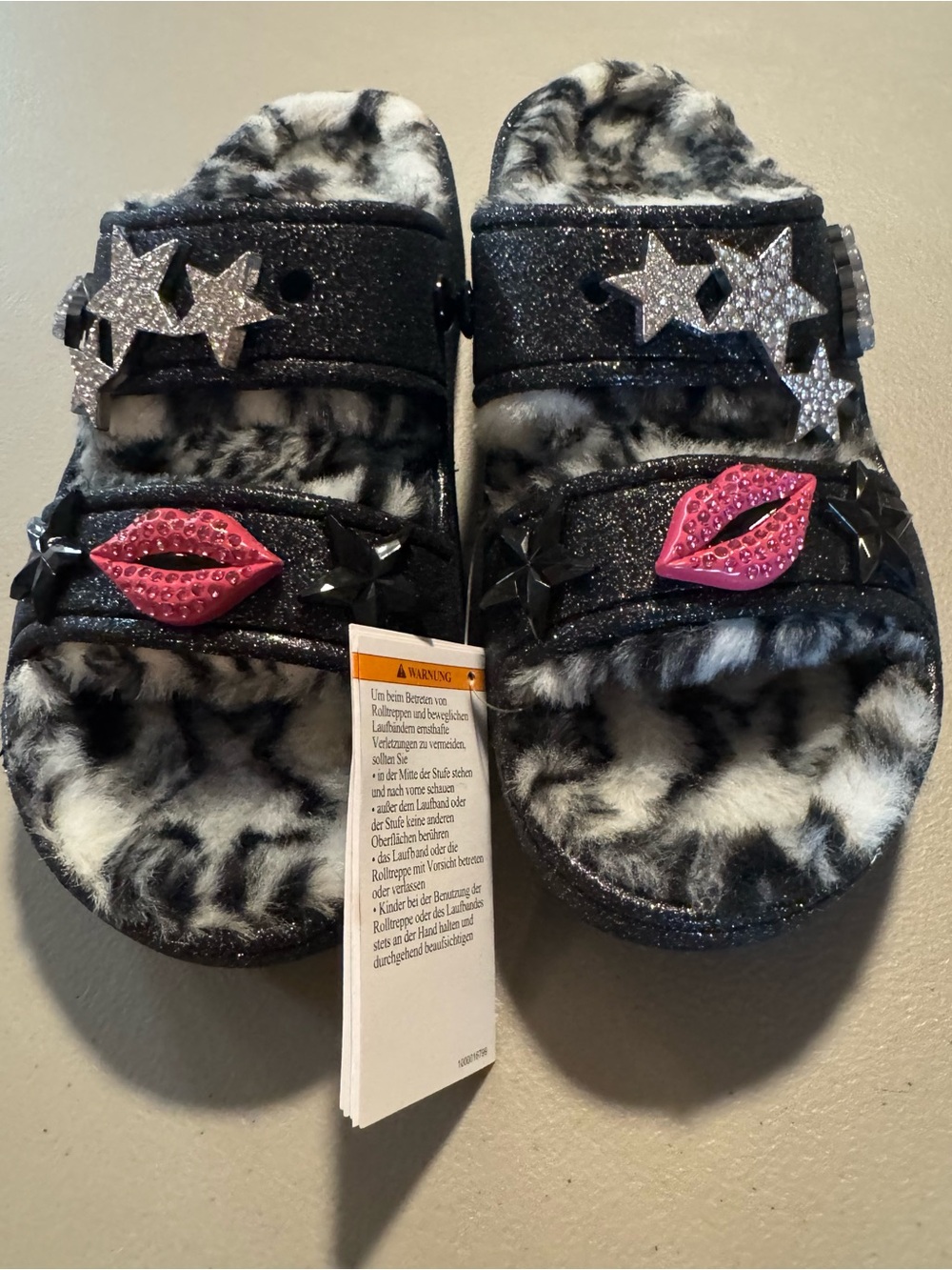 NWT CROCS Black Glitter Slides with Pink Lip and Silver Star Charms Size 8